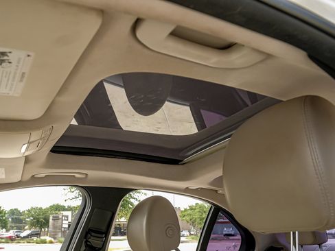 Used 2018 Mercedes-Benz C 300 Sedan w/ Multimedia Package image 5