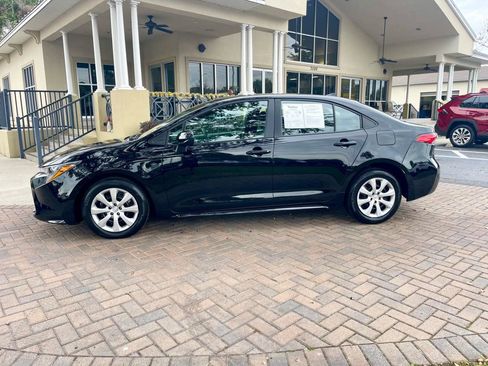 Used 2025 Toyota Corolla LE image 2