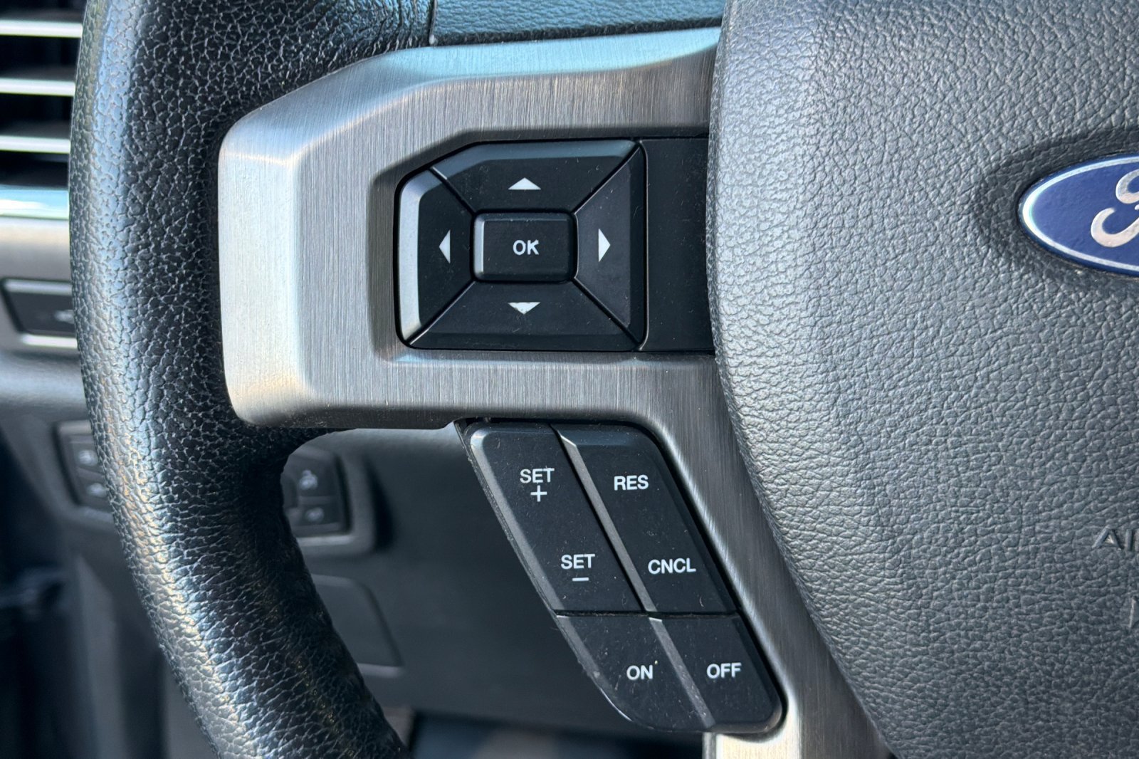 Used 2015 Ford F150 Platinum w/ Technology Package AWD/4WD image 34