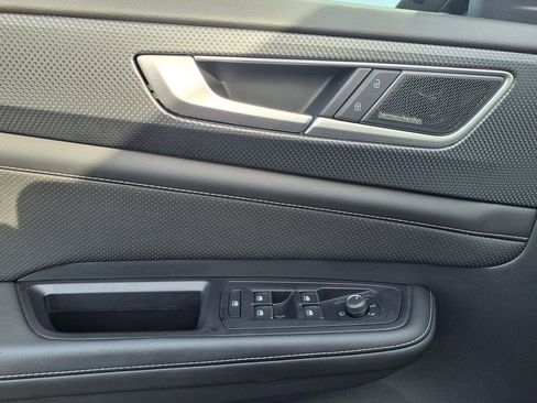 Used 2024 Volkswagen Atlas Cross Sport SEL Premium R-Line image 11