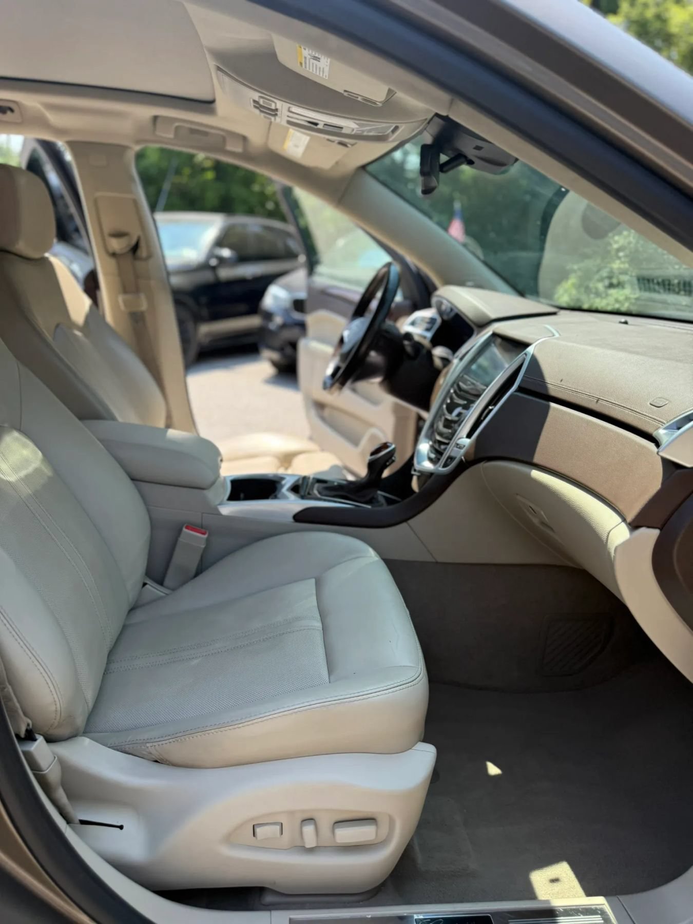 Used 2016 Cadillac SRX Luxury w/ Driver Awareness Package AWD/4WD image 18