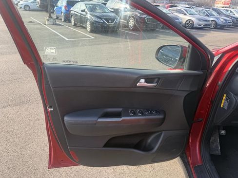 Used 2021 Kia Sportage LX image 17
