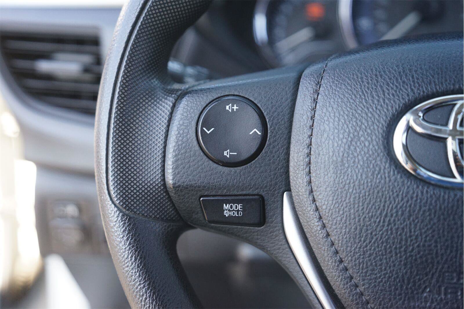 Used 2015 Toyota Corolla L FWD image 22