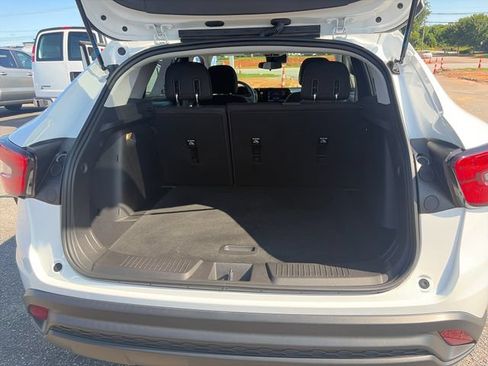 Used 2024 Chevrolet Trax LS FWD image 28