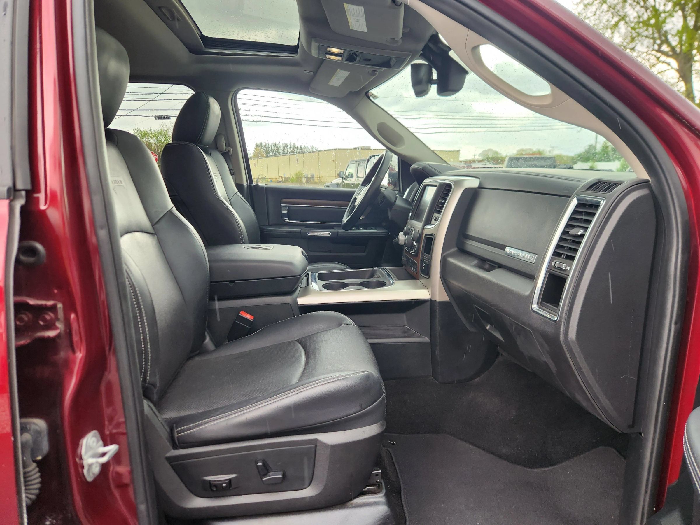 Used 2017 RAM 1500 Laramie w/ Convenience Group AWD/4WD image 9