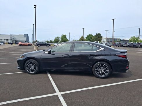 Used 2024 Lexus ES 350 w/ Premium Package FWD image 2