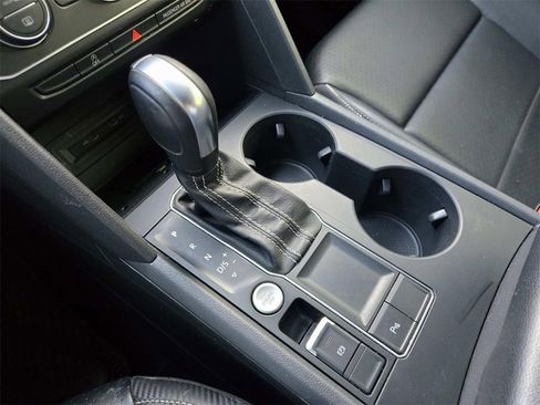 Used 2021 Volkswagen Atlas Cross Sport SE image 29