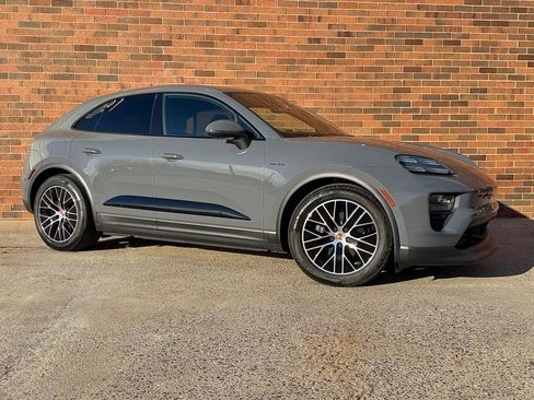 New 2025 Porsche Macan Electric RWD image 9