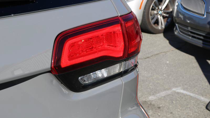 Used 2019 Jeep Grand Cherokee Altitude AWD/4WD image 9