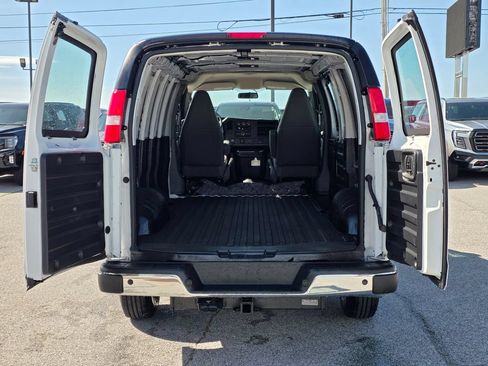 Used 2024 Chevrolet Express 3500 w/ Driver Convenience Package RWD image 7