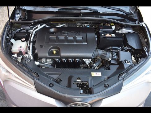 Used 2019 Toyota C-HR LE FWD image 39