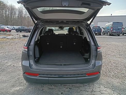 Used 2023 Jeep Grand Cherokee Limited w/ Black Appearance Package AWD/4WD image 7