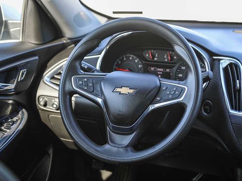 Used 2020 Chevrolet Malibu LT image 15