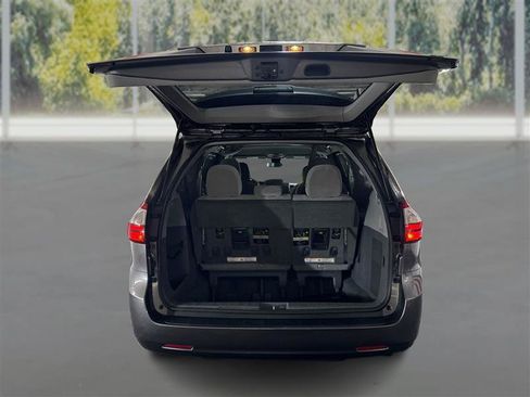 Used 2018 Toyota Sienna LE FWD image 13