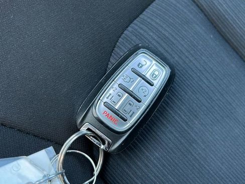 Used 2023 Chrysler Voyager LX image 25