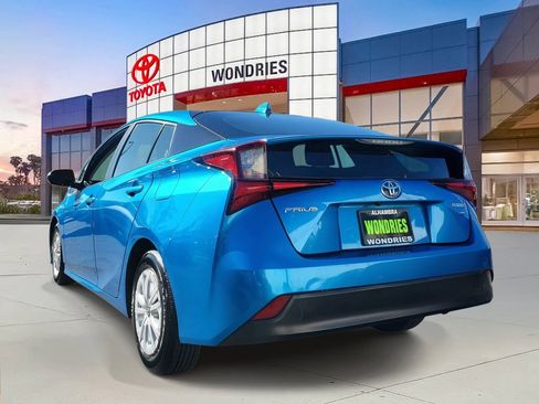 Used 2022 Toyota Prius L Eco image 3