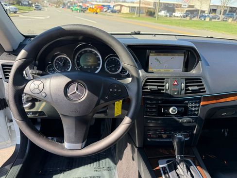 Used 2011 Mercedes-Benz E 350 Cabriolet image 23