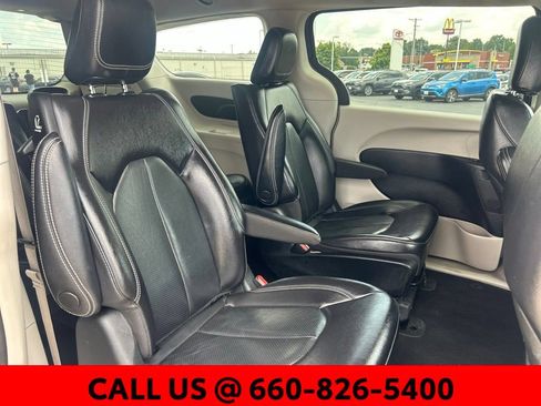 Used 2022 Chrysler Pacifica Touring-L FWD image 8