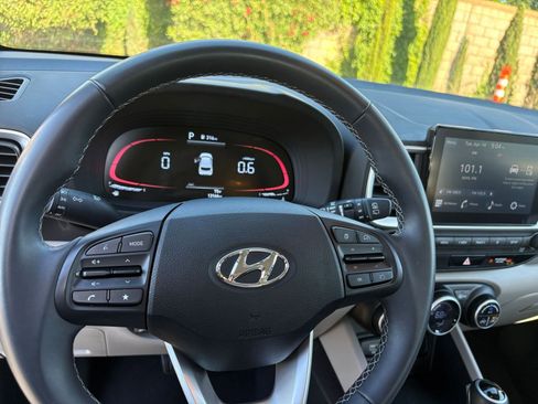 Used 2025 Hyundai Venue SEL image 28