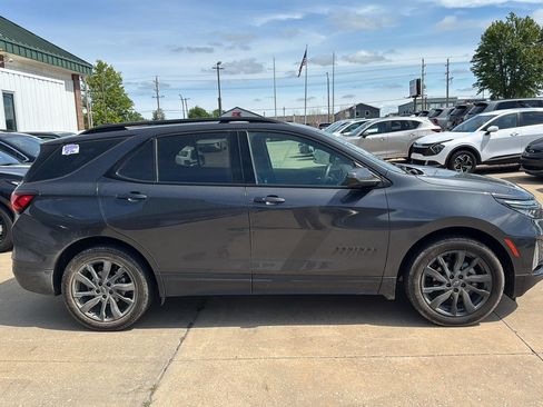 Used 2022 Chevrolet Equinox RS FWD image 2