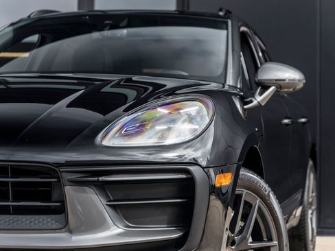Certified 2023 Porsche Macan Turbo image 18
