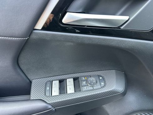 New 2025 Mitsubishi Outlander SE image 12