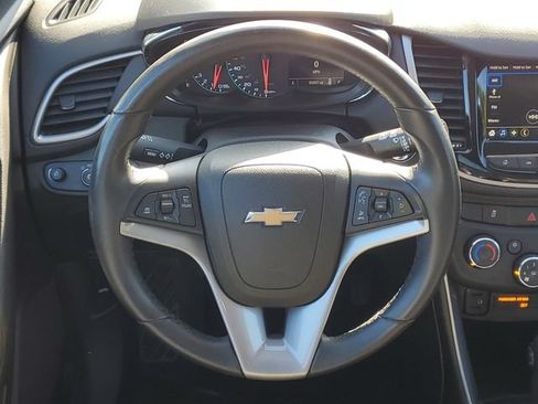 Used 2018 Chevrolet Trax LT w/ LT Convenience Package FWD image 29