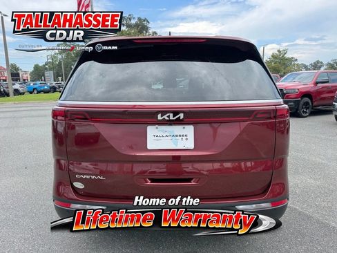 Used 2024 Kia Carnival EX FWD image 4