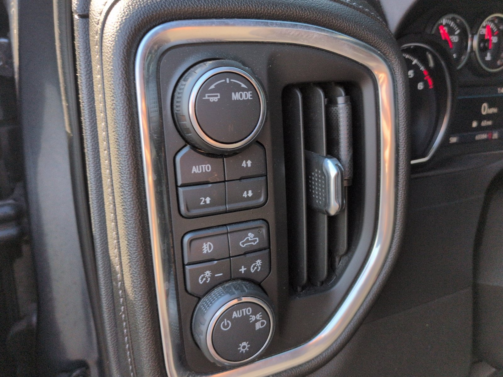 Used 2020 Chevrolet Silverado 1500 RST AWD/4WD image 23