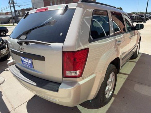 Used 2008 Jeep Grand Cherokee Laredo w/ Sun/Sound Group AWD/4WD image 9