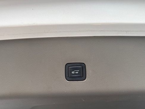 Used 2018 Chevrolet Traverse Premier w/ Driver Confidence II Package image 18