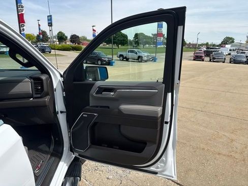Used 2024 Chevrolet Silverado 1500 LTZ AWD/4WD image 16