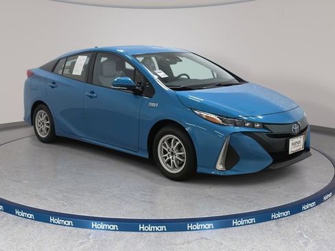 Used 2017 Toyota Prius Prime Premium image 4