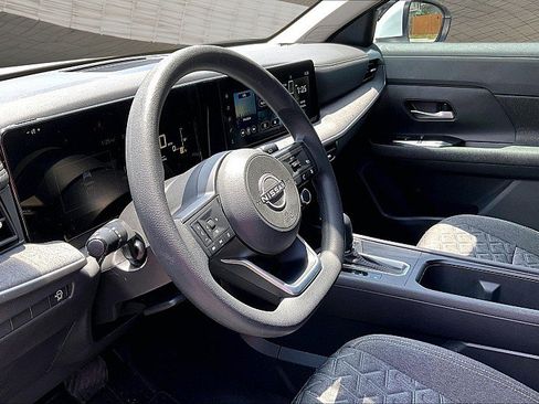 Used 2025 Nissan Kicks SV FWD image 10