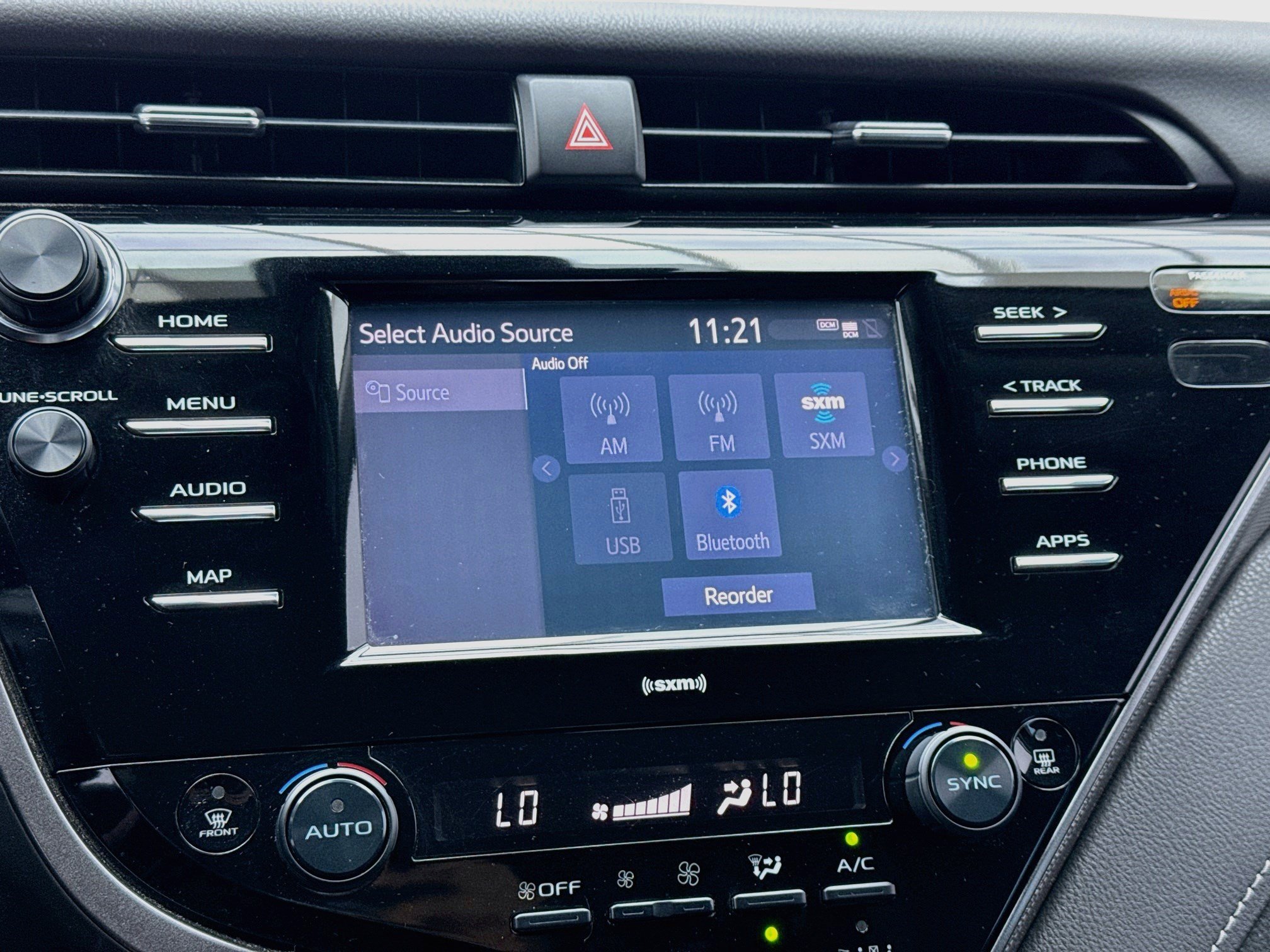 Used 2020 Toyota Camry SE w/ Carpet Mat Package FWD image 11