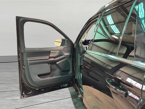 Used 2025 Ford Expedition Platinum AWD/4WD image 18