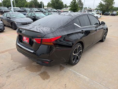 Used 2023 Nissan Altima 2.5 SR FWD image 5