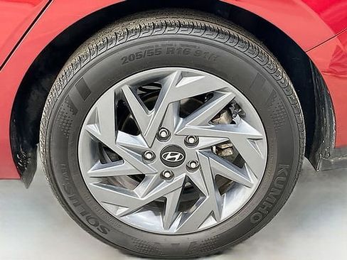 Used 2024 Hyundai Elantra SEL image 39