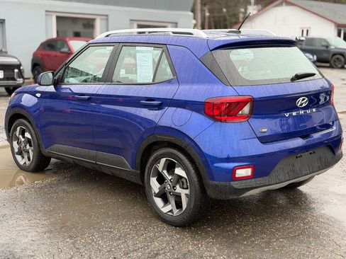 Used 2023 Hyundai Venue SEL w/ Cargo Package FWD image 3