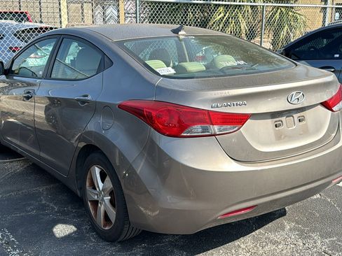 Used 2013 Hyundai Elantra GLS w/ Preferred Pkg image 6