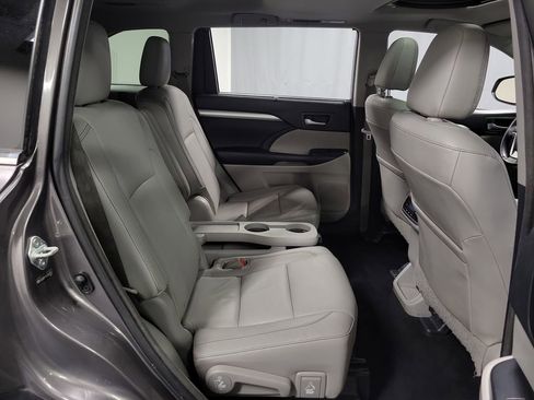 Used 2014 Toyota Highlander XLE AWD/4WD image 26