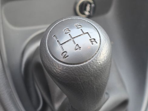 Used 2004 Ford Mustang Convertible image 29