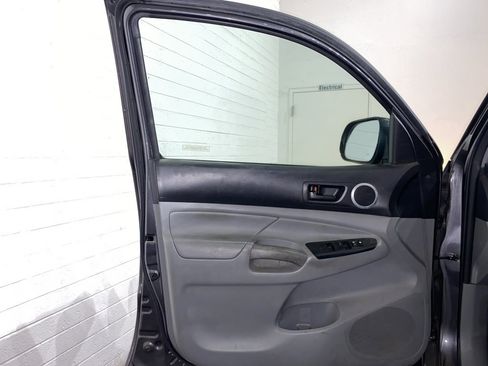 Used 2012 Toyota Tacoma PreRunner image 9