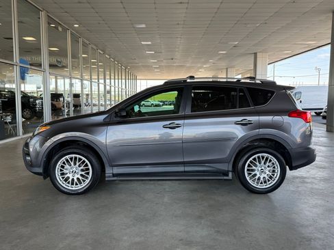 Used 2013 Toyota RAV4 LE AWD/4WD image 2