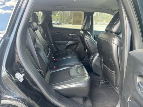 Used 2019 Jeep Cherokee Latitude Plus image 20