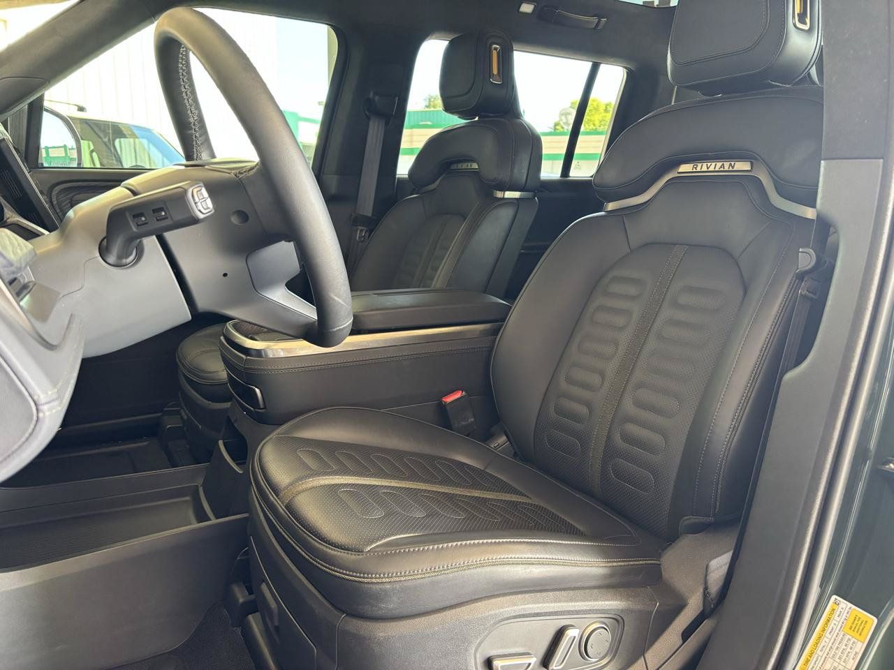 Used 2025 Rivian R1S Adventure Dual AWD/4WD image 16