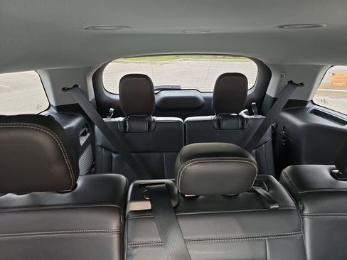 Used 2022 Ford Explorer XLT w/ Equipment Group 202A image 22