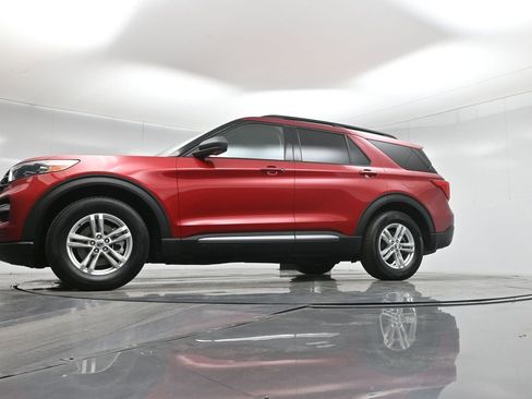 Certified 2021 Ford Explorer XLT image 7
