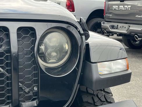 Used 2022 Jeep Gladiator Willys image 9