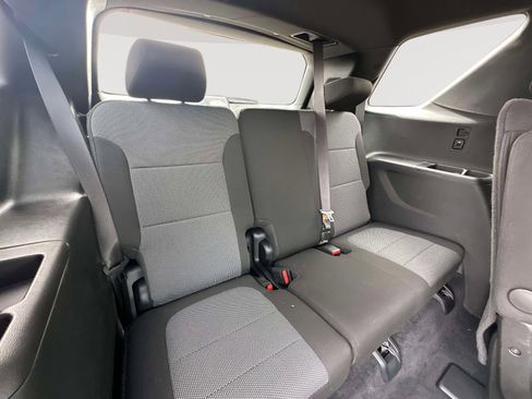 Used 2023 Chevrolet Traverse LT FWD image 35